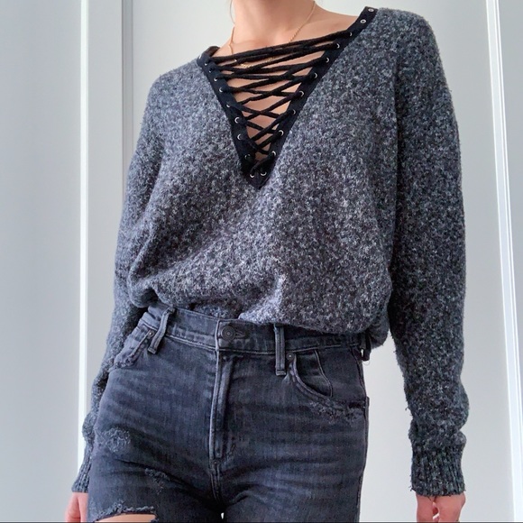 laced up v-neck sweater 🕷 - Picture 4 of 11